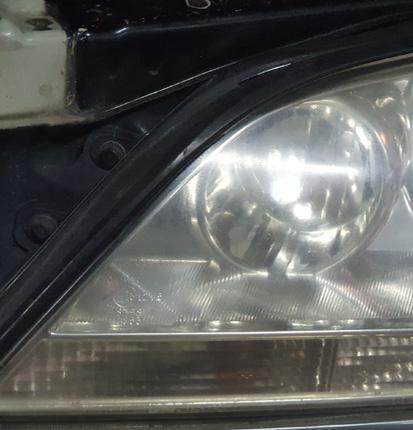 Headlight Restoration Before-and-After Photo 02